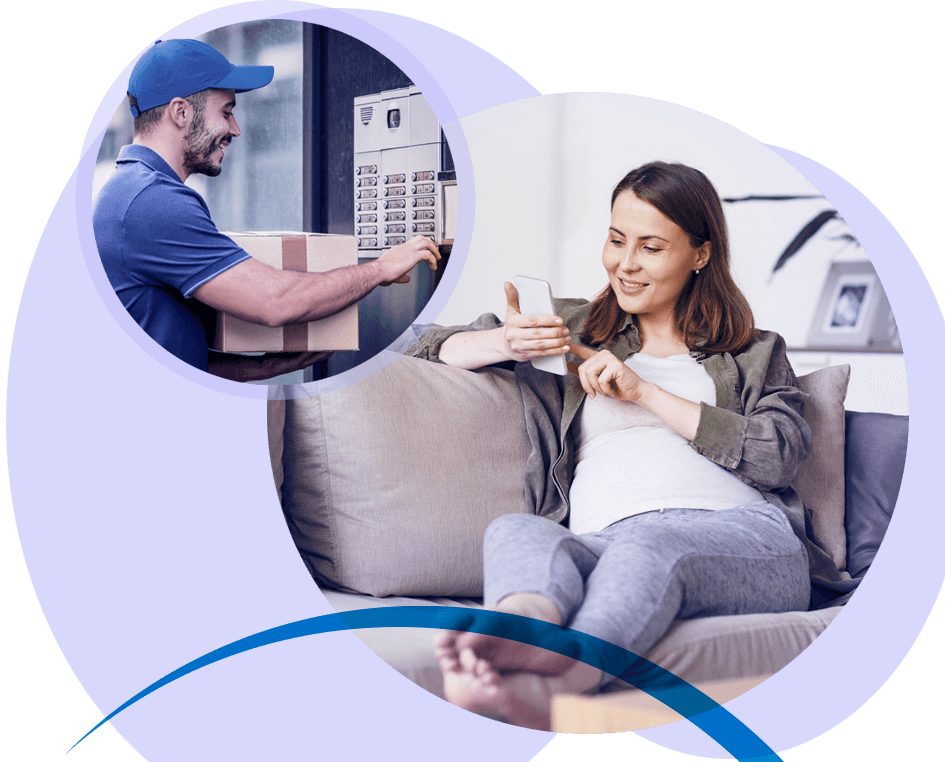 Uma moça deitada no celular e um rapaz mexendo nos botões de um elevador